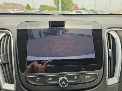 Used 2022 Chevrolet Malibu LS FWD image 18