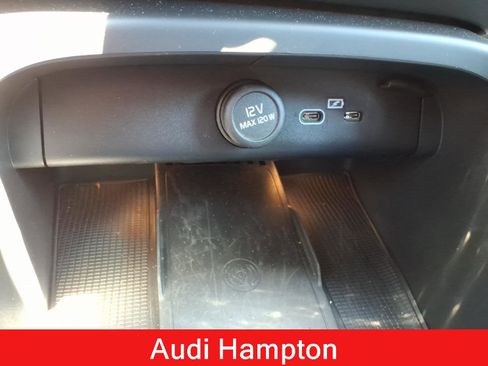 Used 2024 Volvo XC40 B5 Ultimate w/ Climate Package AWD/4WD image 29
