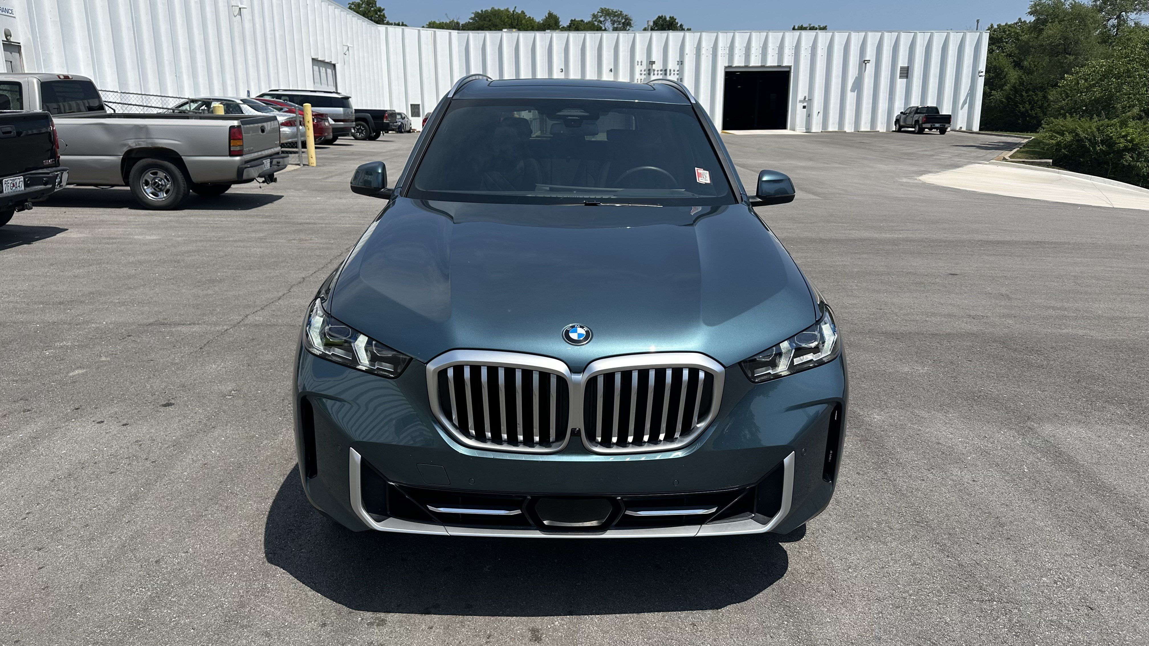 Certified 2024 BMW X5 xDrive40i w/ Premium Package AWD/4WD image 3