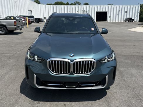 Used 2024 BMW X5 xDrive40i w/ Premium Package AWD/4WD image 3