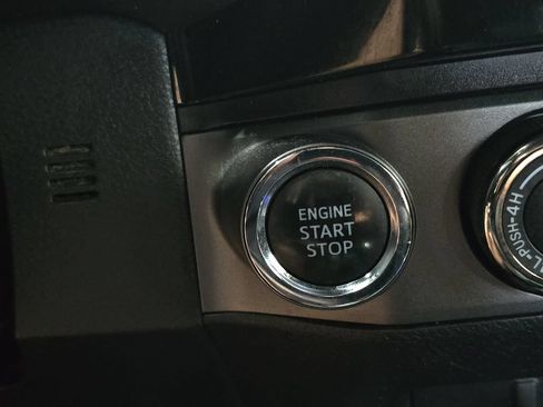Used 2017 Toyota Tacoma TRD Sport AWD/4WD image 20