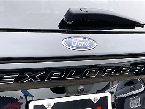 Used 2022 Ford Explorer ST w/ Equipment Group 401A image 9