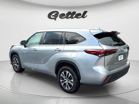 Used 2023 Toyota Highlander XLE FWD image 7