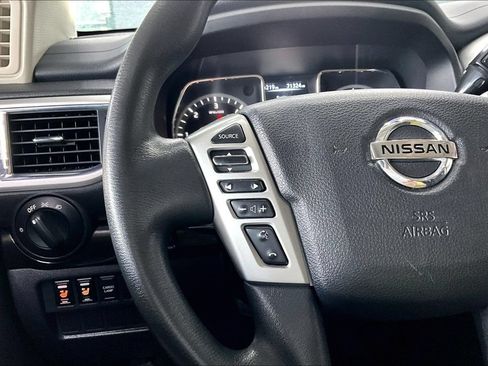 Used 2017 Nissan Titan SV AWD/4WD image 10