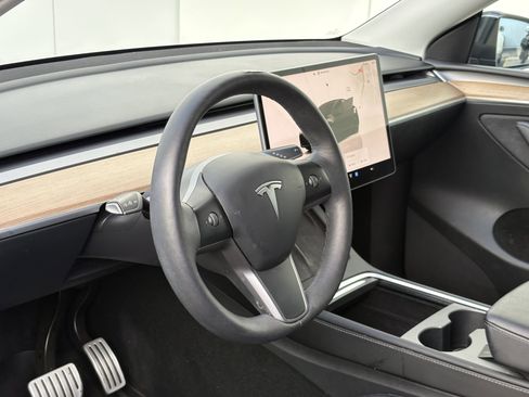 Used 2023 Tesla Model Y Performance image 14