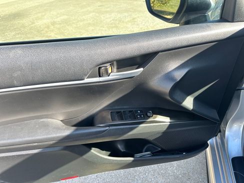 Used 2023 Toyota Camry SE image 12