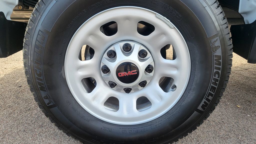 Used 2024 GMC Sierra 2500 Pro AWD/4WD image 12