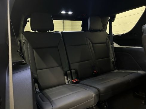 Used 2021 GMC Yukon Denali w/ Denali Premium Package image 9