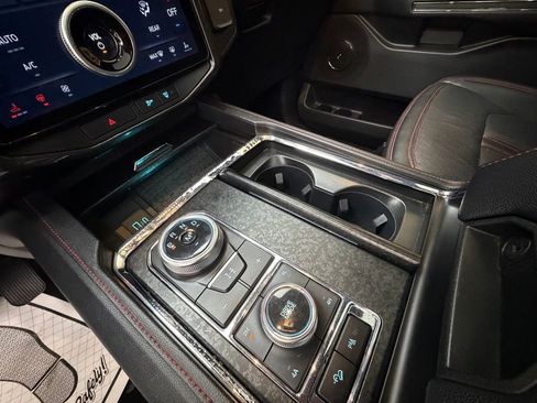 Used 2023 Ford Expedition Limited image 19