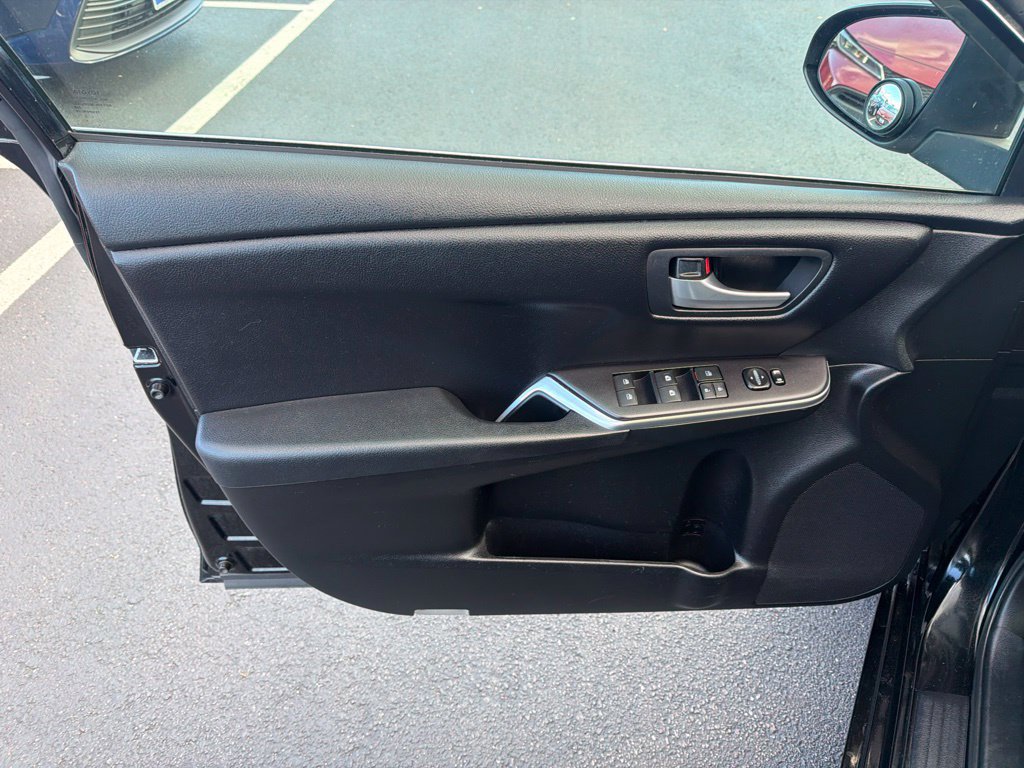 Used 2016 Toyota Camry SE FWD image 17