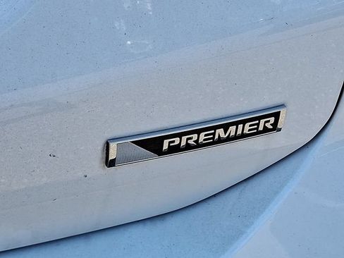 Used 2018 Chevrolet Equinox Premier FWD image 24