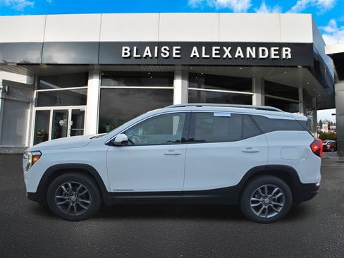 Used 2023 GMC Terrain SLT w/ Tech Package AWD/4WD image 8