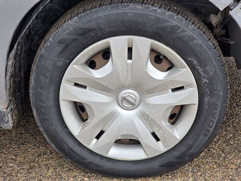 Used 2010 Nissan Versa 1.8 S image 9