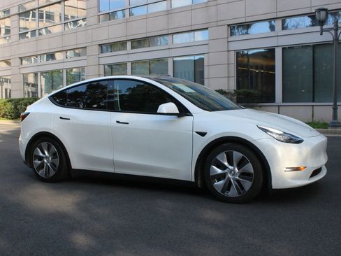 Used 2020 Tesla Model Y Long Range AWD/4WD image 2