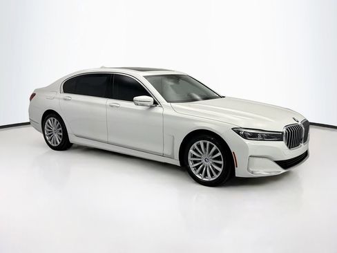 Used 2020 BMW 740i w/ Premium Package RWD image 3