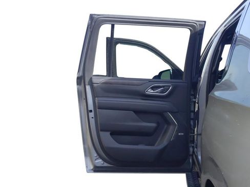 Used 2023 Chevrolet Suburban Z71 w/ Luxury Package image 29