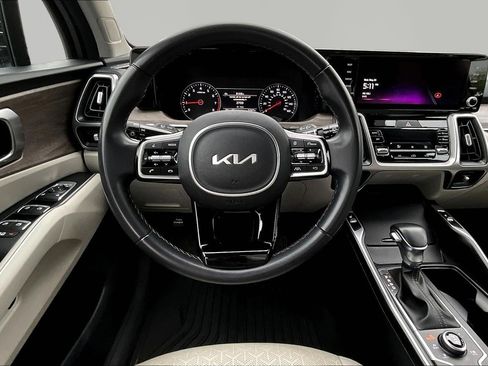 Used 2023 Kia Sorento S w/ Panoramic Sunroof Package AWD/4WD image 8