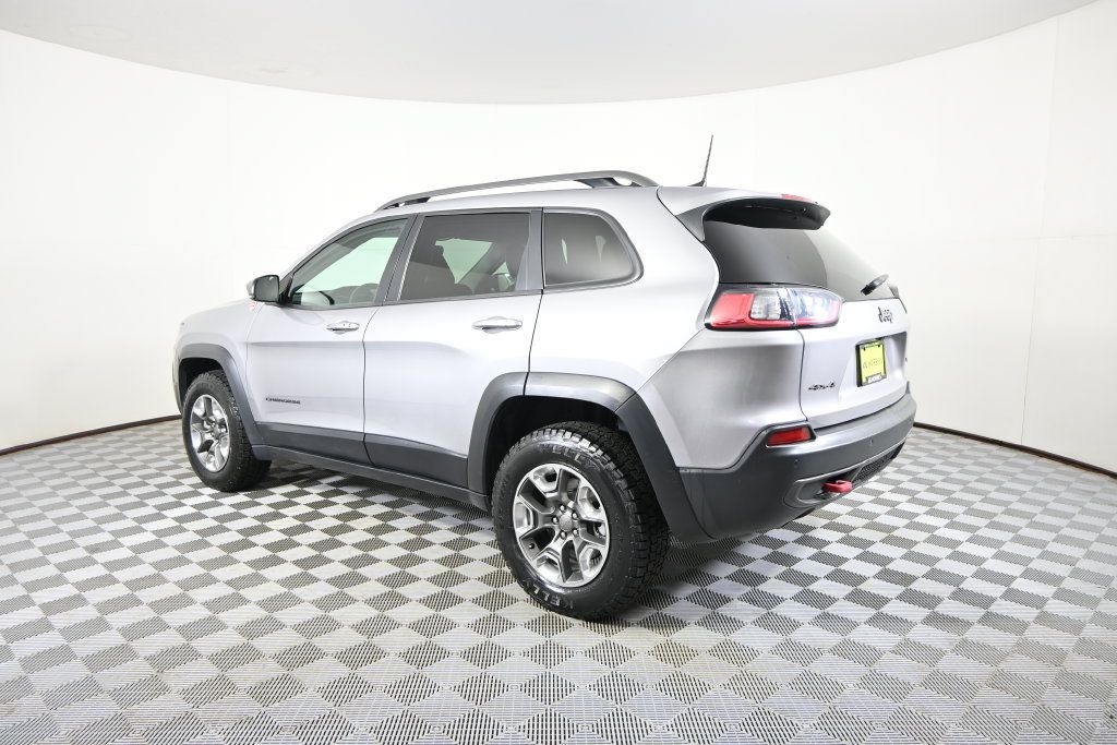 Used 2019 Jeep Cherokee Trailhawk AWD/4WD image 4