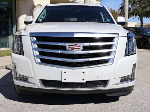 Used 2019 Cadillac Escalade Premium Luxury image 8