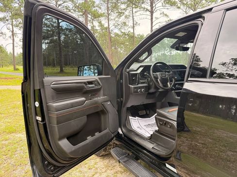 Used 2023 GMC Sierra 1500 AT4 w/ Technology Package AWD/4WD image 14