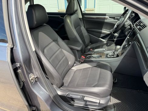 Used 2018 Volkswagen Passat 2.0T SE FWD image 18