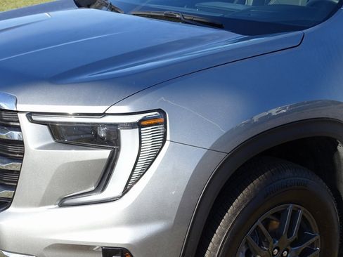 Used 2025 GMC Acadia Elevation image 30