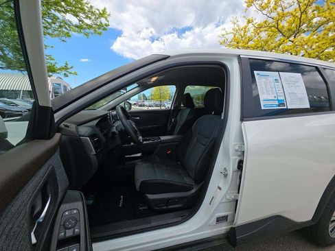 Used 2023 Nissan Rogue SV AWD/4WD image 2