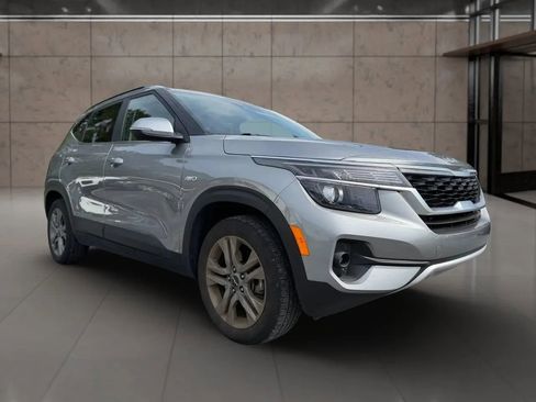 Used 2023 Kia Seltos S w/ Navigation Package AWD/4WD image 6