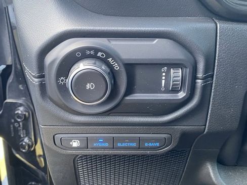 Used 2024 Jeep Wrangler Unlimited Sahara w/ Technology Group image 14