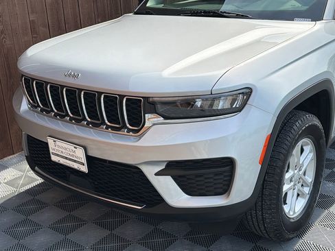 Used 2023 Jeep Grand Cherokee Laredo RWD image 18