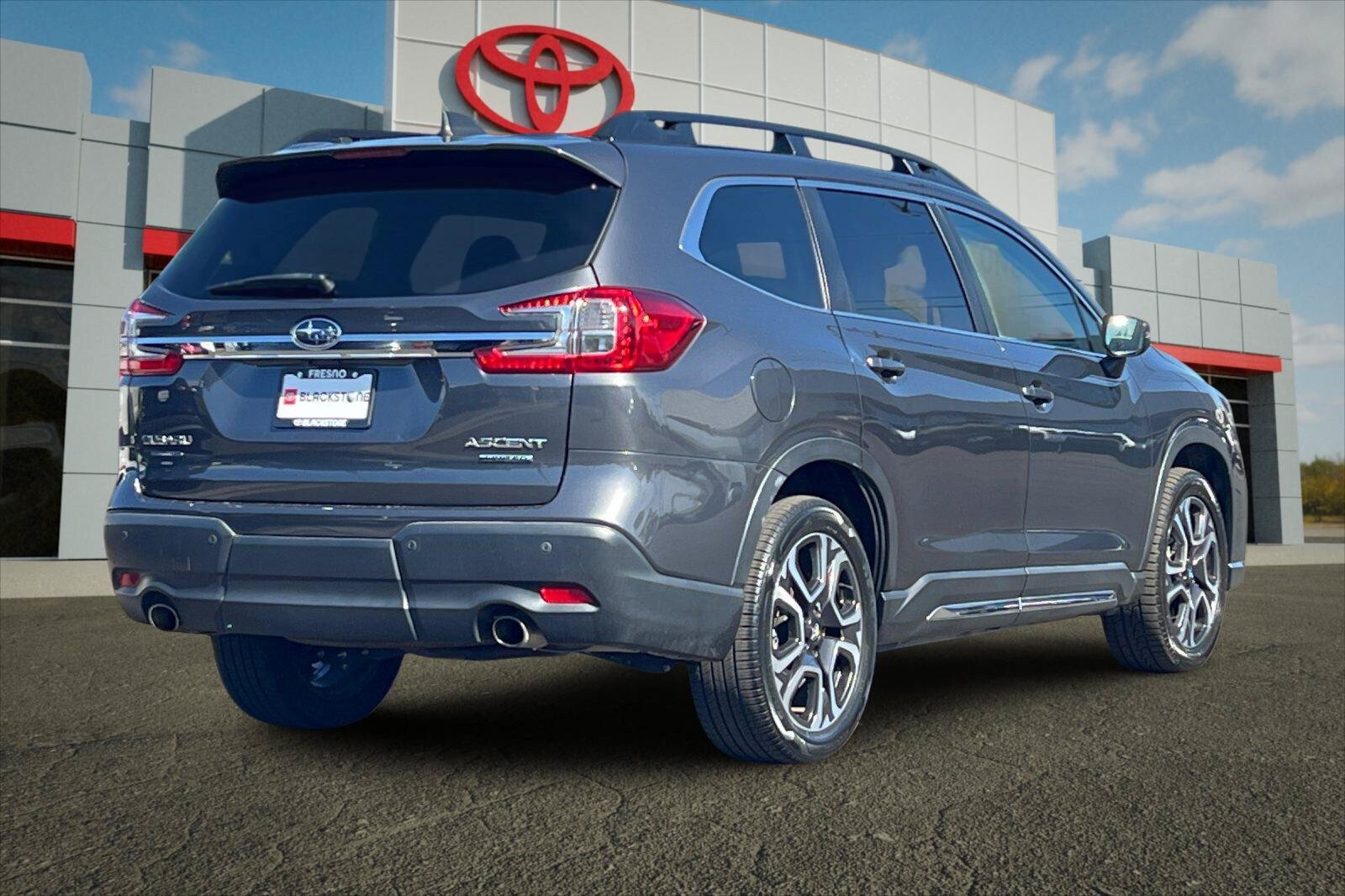Used 2023 Subaru Ascent Limited AWD/4WD image 3