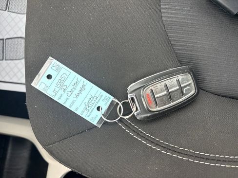Used 2023 Chrysler Voyager LX image 33