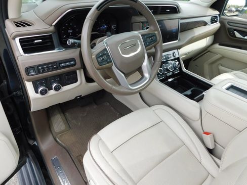 Used 2023 GMC Yukon XL Denali w/ Denali Reserve Package AWD/4WD image 16
