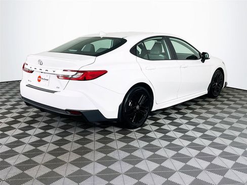 Used 2025 Toyota Camry SE w/ Convenience Package image 9