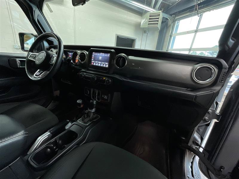 Used 2018 Jeep Wrangler Unlimited Sahara AWD/4WD image 31