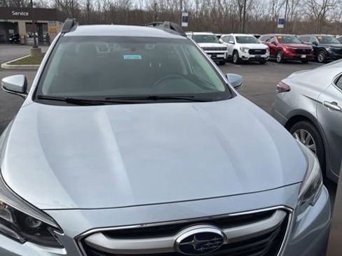 Used 2020 Subaru Outback Premium image 3