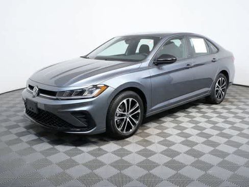 Certified 2025 Volkswagen Jetta Sport image 31