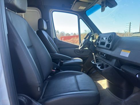 Used 2025 Mercedes-Benz Sprinter 2500 image 10