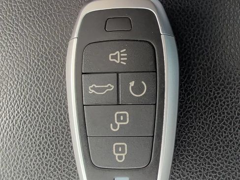 Used 2020 Chevrolet Equinox Premier FWD image 18