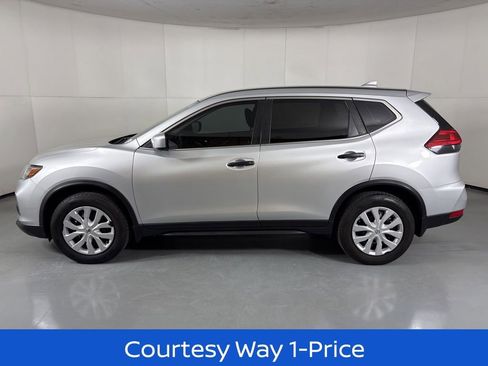 Used 2017 Nissan Rogue S AWD/4WD image 7