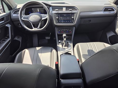 Used 2022 Volkswagen Tiguan SE image 12
