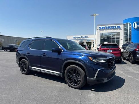 Used 2025 Honda Pilot Touring image 1