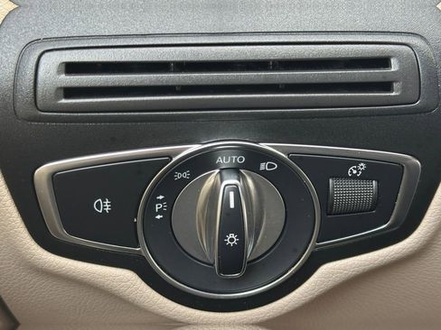 Used 2021 Mercedes-Benz GLC 300 GLC 300 image 21