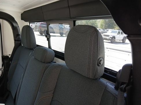 New 2025 Jeep Gladiator Sport image 15