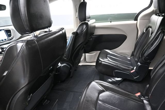 Used 2023 Chrysler Pacifica Touring-L FWD image 24