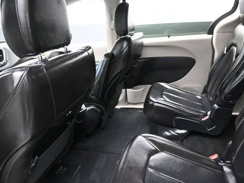 Used 2023 Chrysler Pacifica Touring-L FWD image 24