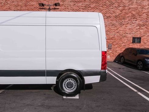 Used 2024 Mercedes-Benz Sprinter 2500 image 8