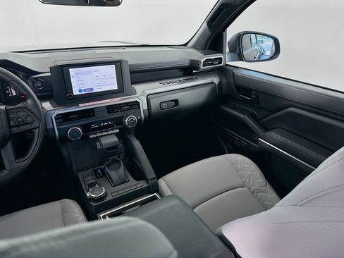 Certified 2025 Toyota Tacoma SR5 AWD/4WD image 22