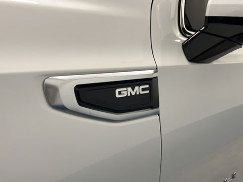 Used 2024 GMC Yukon XL Denali AWD/4WD image 44