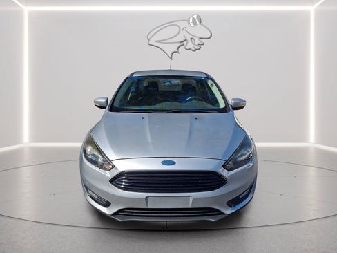 Used 2018 Ford Focus SE w/ SE Appearance Package FWD image 6